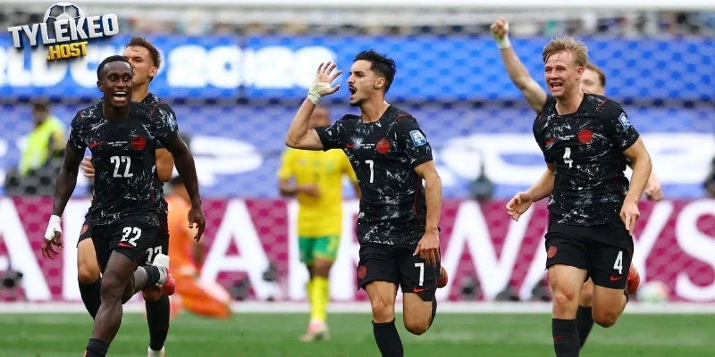 Canada hạ Nam Phi ở phút 90+2 để vào vòng trong World Cup